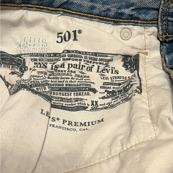 Levi’s Women’s 501 Distressed Straight Leg High Rise Jeans Button Fly Size 27x26 - Picture 12 of 14